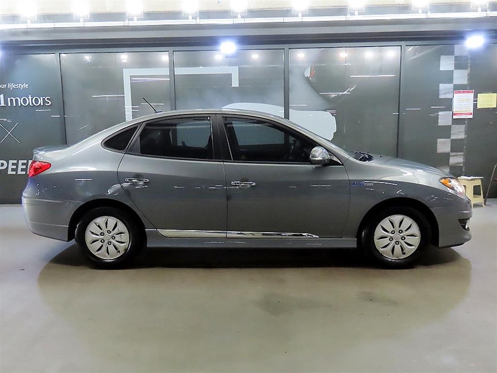 HYUNDAI Avante - Vista 3