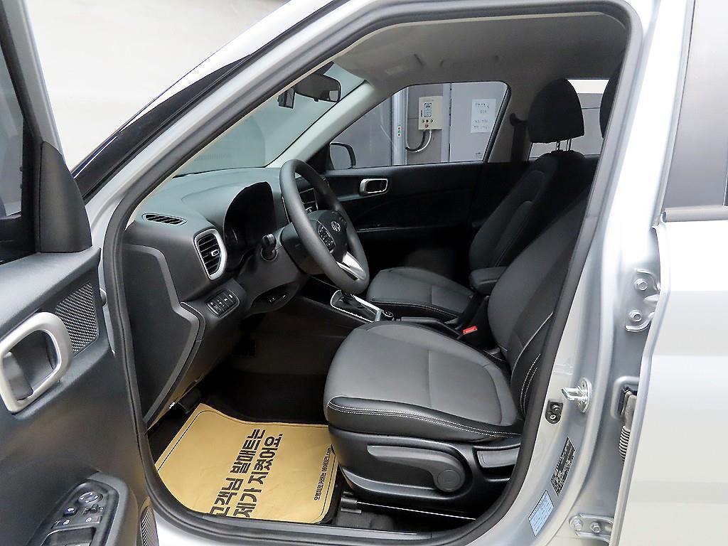 HYUNDAI Venue - Vista 5