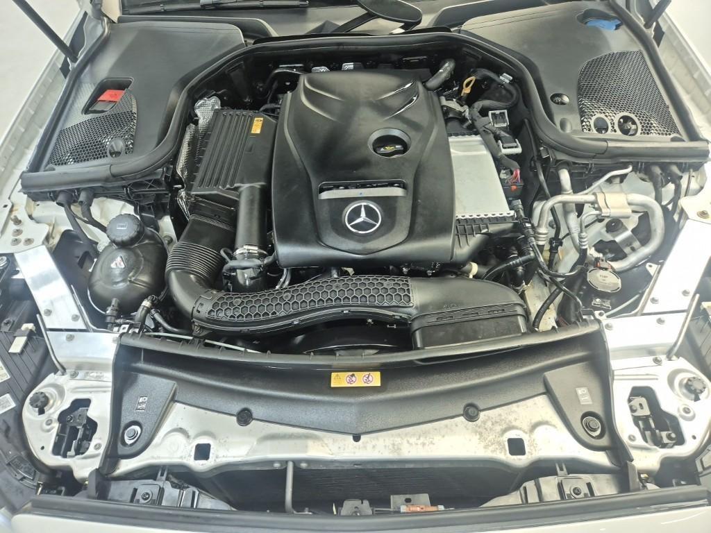 Mercedes Benz E class - Vista 5