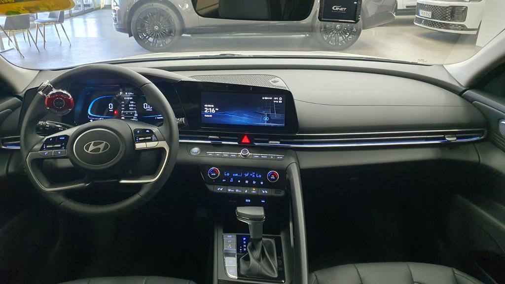 HYUNDAI Avante - Vista 8