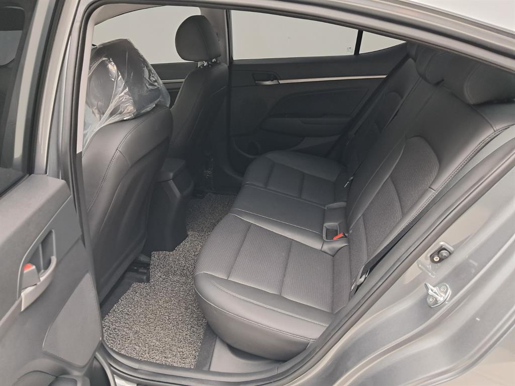 HYUNDAI Avante - Vista 12