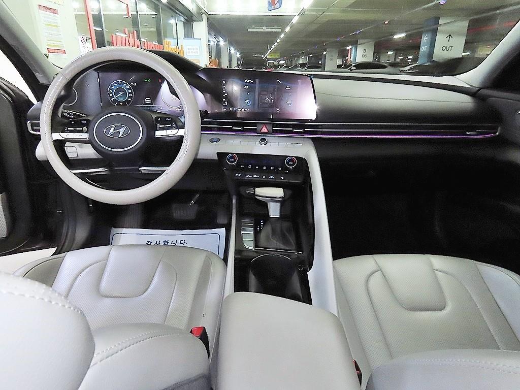 HYUNDAI Avante - Vista 10