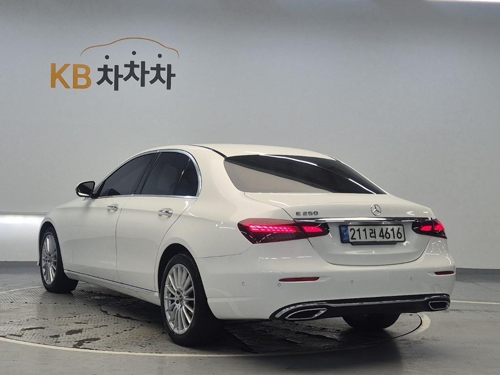 Mercedes Benz E class - Vista 2