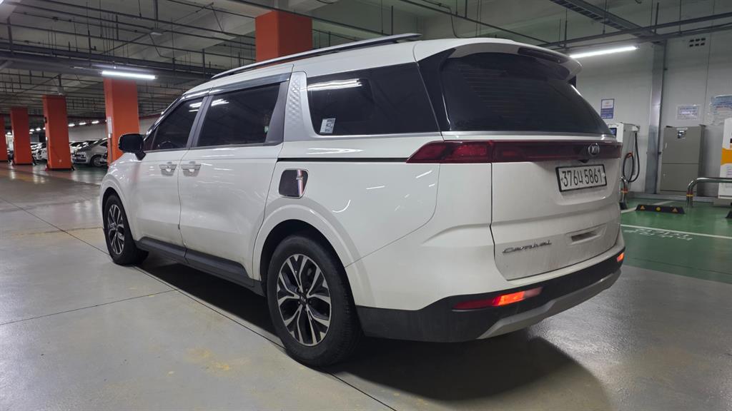 KIA Carnival - Vista 5