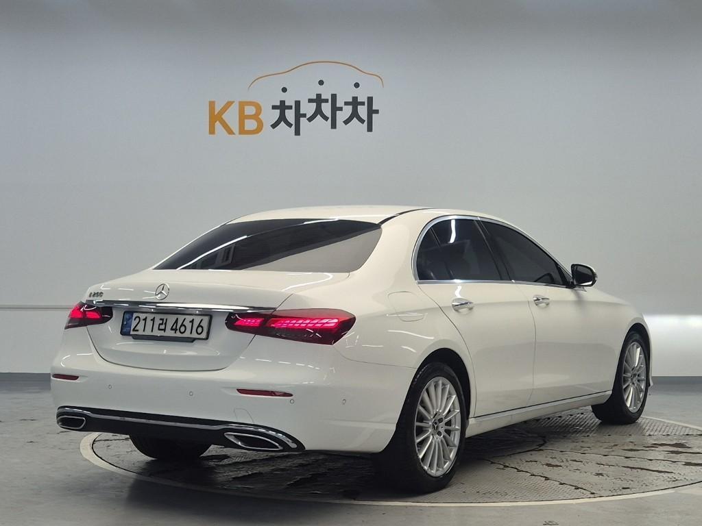 Mercedes Benz E class - Vista 4