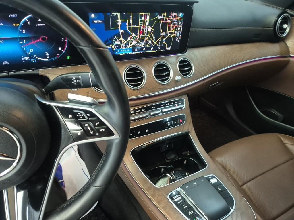 Mercedes Benz E class - Vista 10
