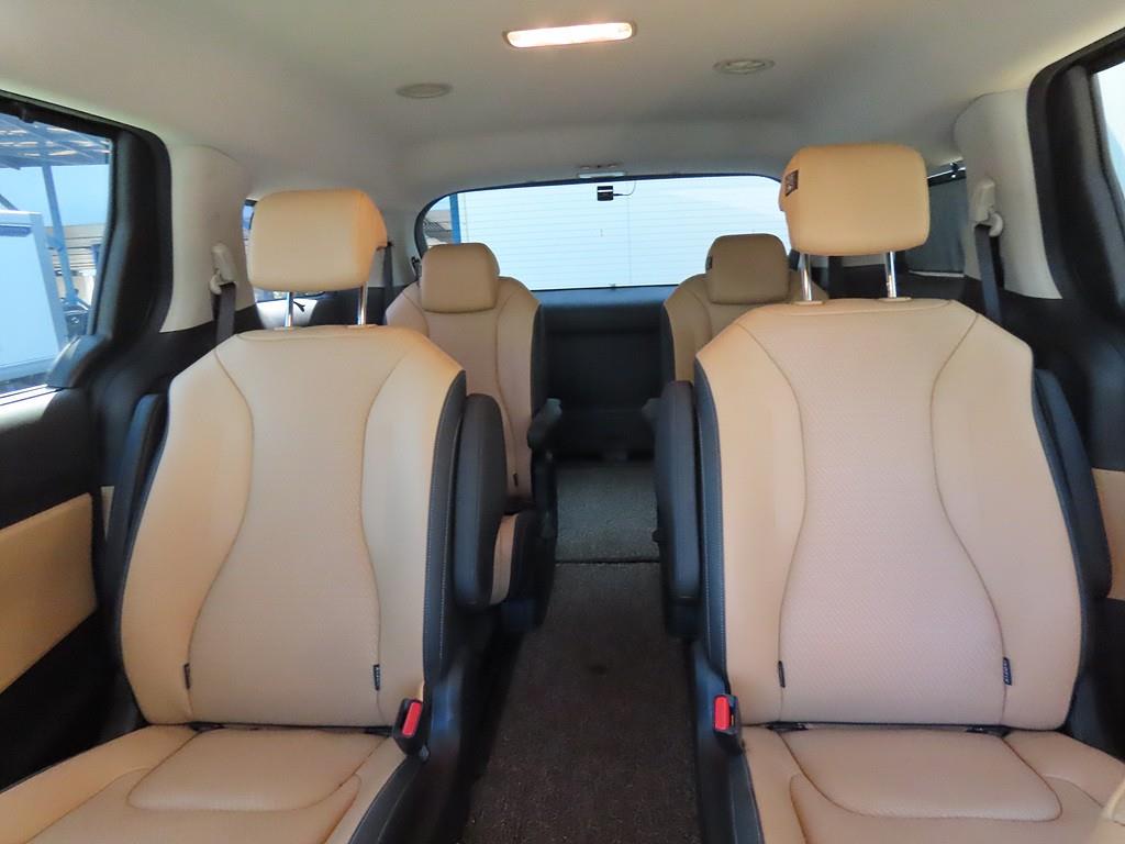 KIA Carnival - Vista 6