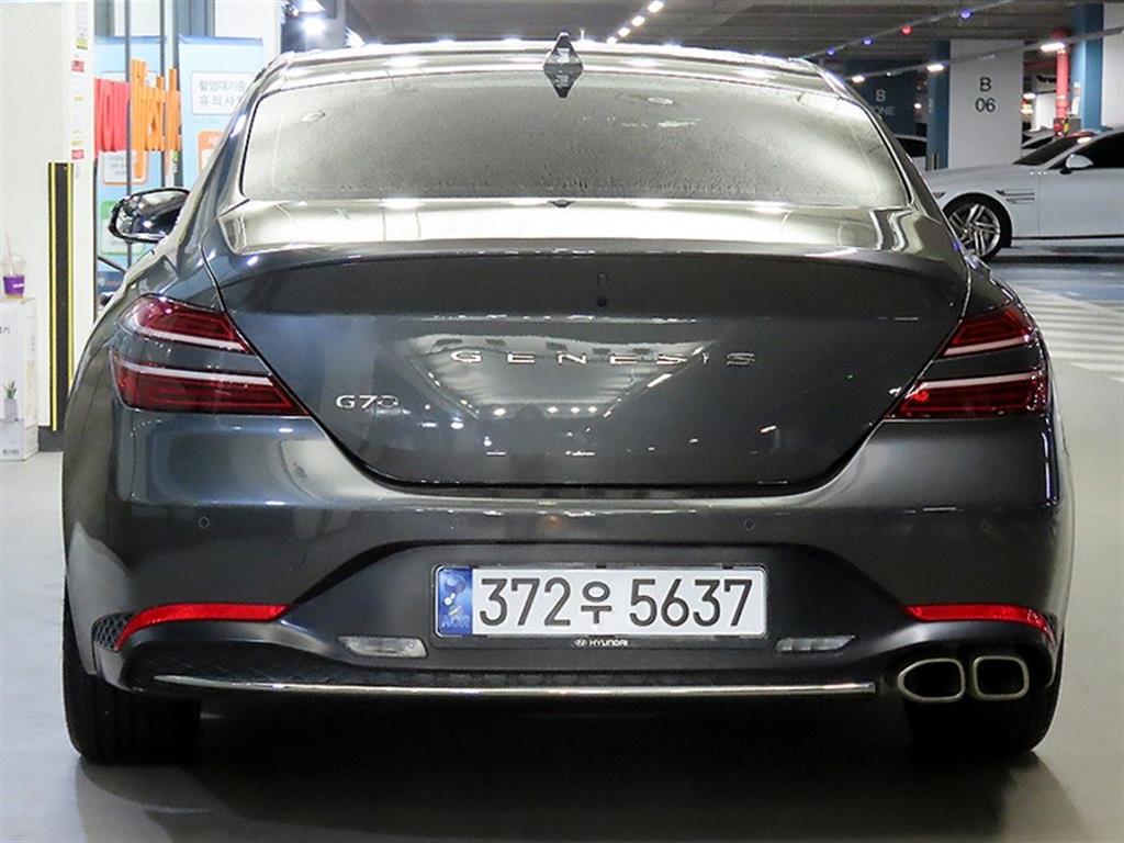Genesis G70 - Vista 5