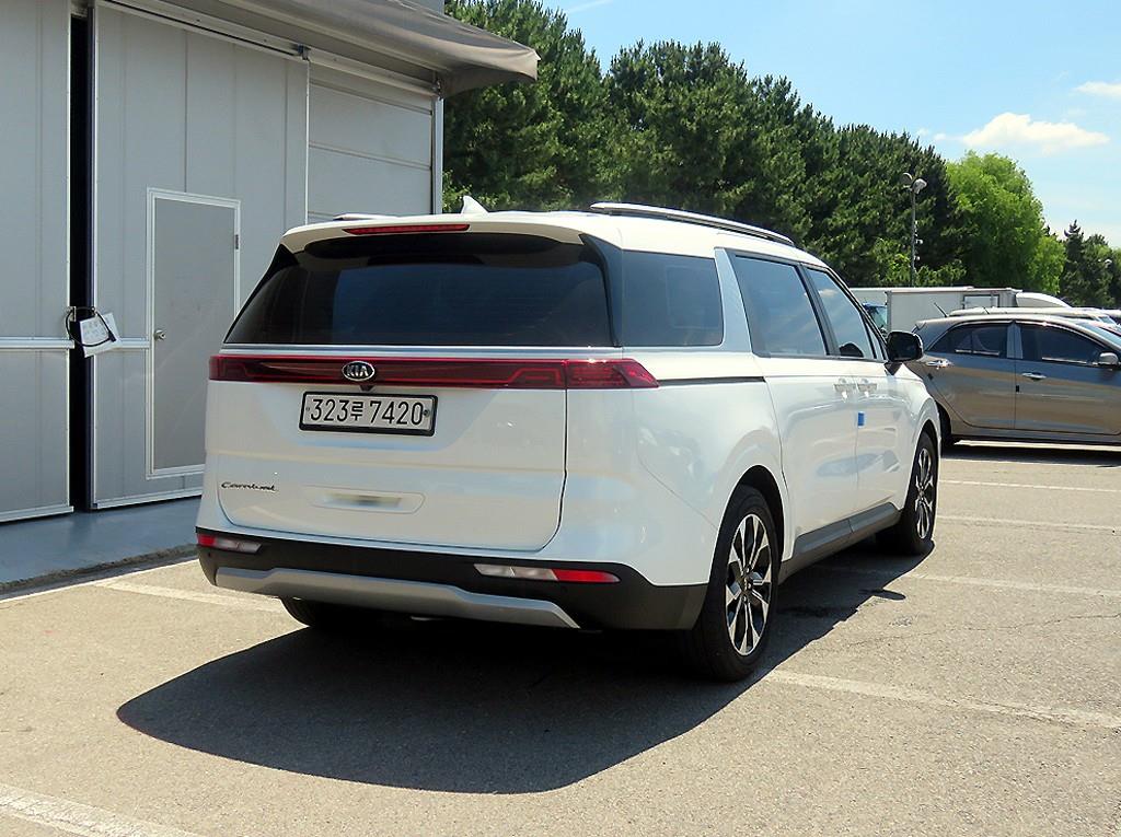 KIA Carnival - Vista 4