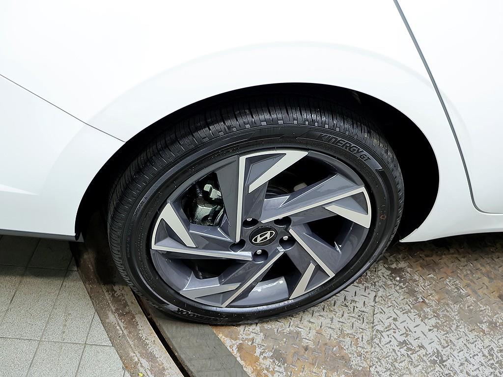 HYUNDAI Avante - Vista 7