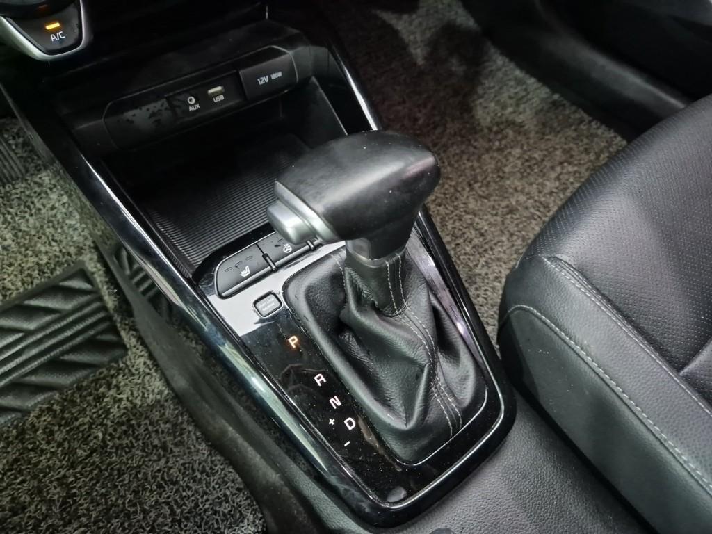 KIA Stonic - Vista 8