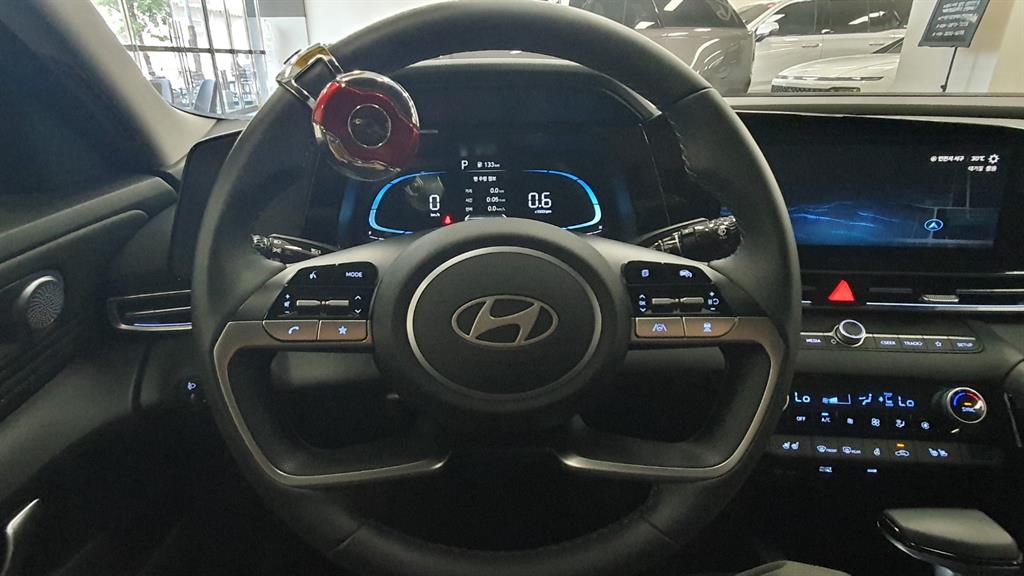 HYUNDAI Avante - Vista 9