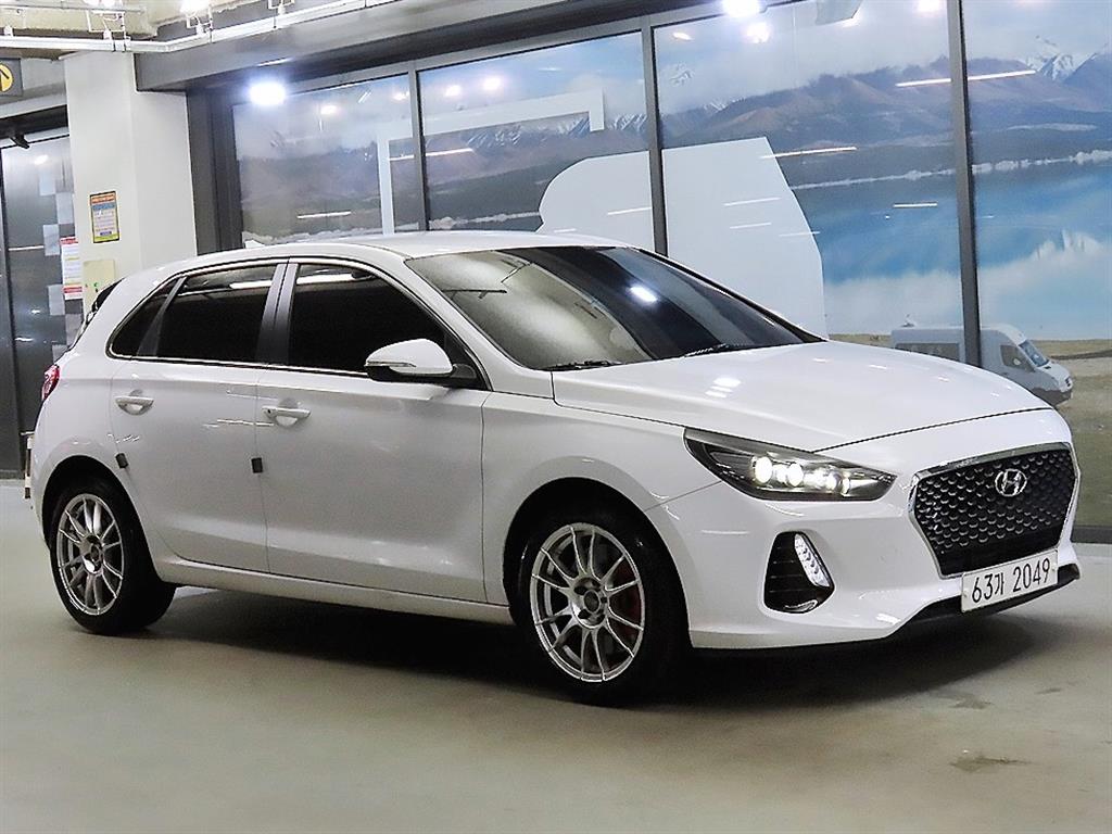 HYUNDAI i30 2017 Blanco - Importación desde Corea - HF Imports Iquique - Foto 1
