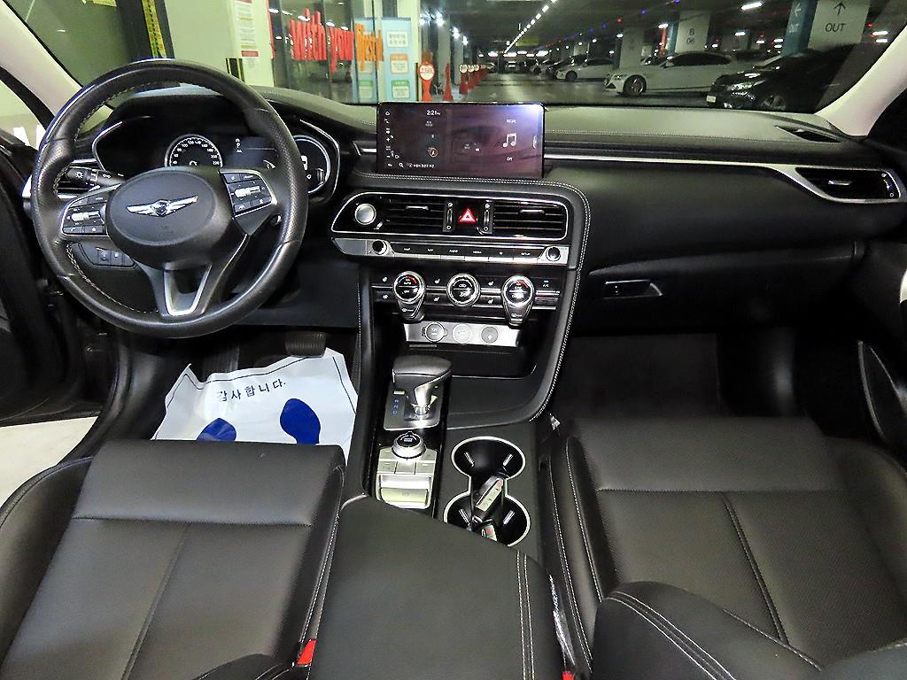 Genesis G70 - Vista 10