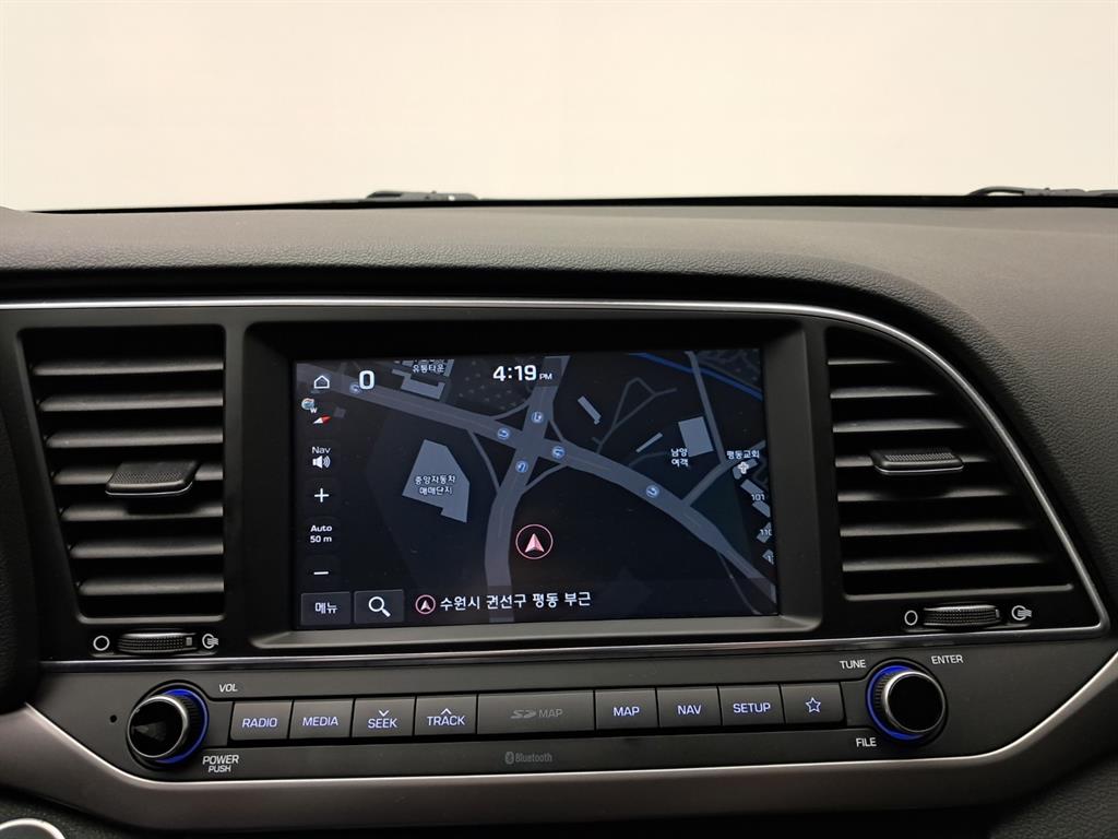 HYUNDAI Avante - Vista 9