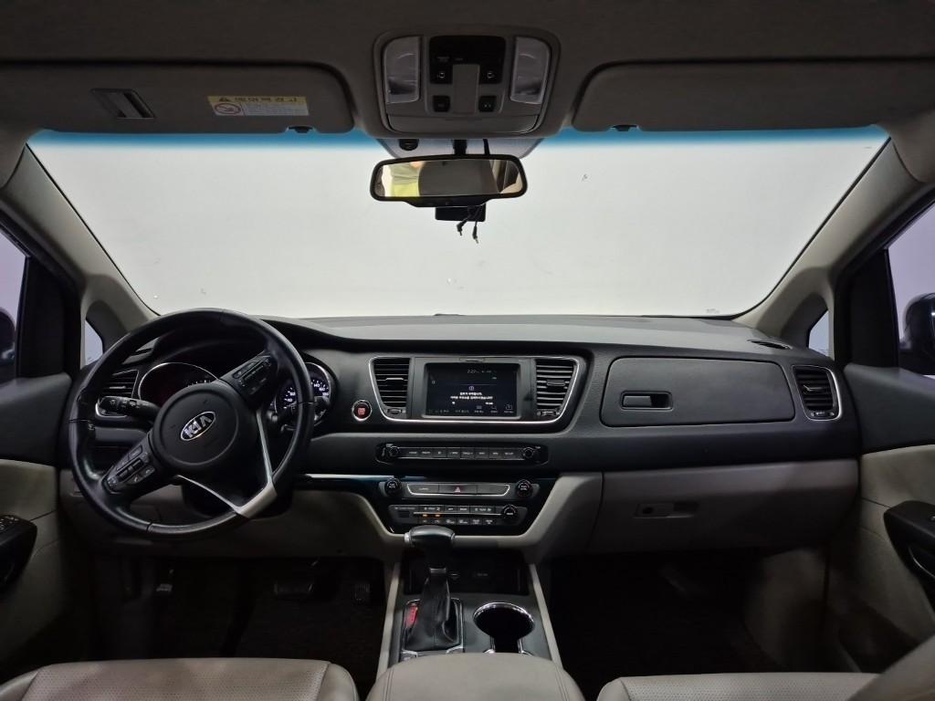 KIA Carnival - Vista 7