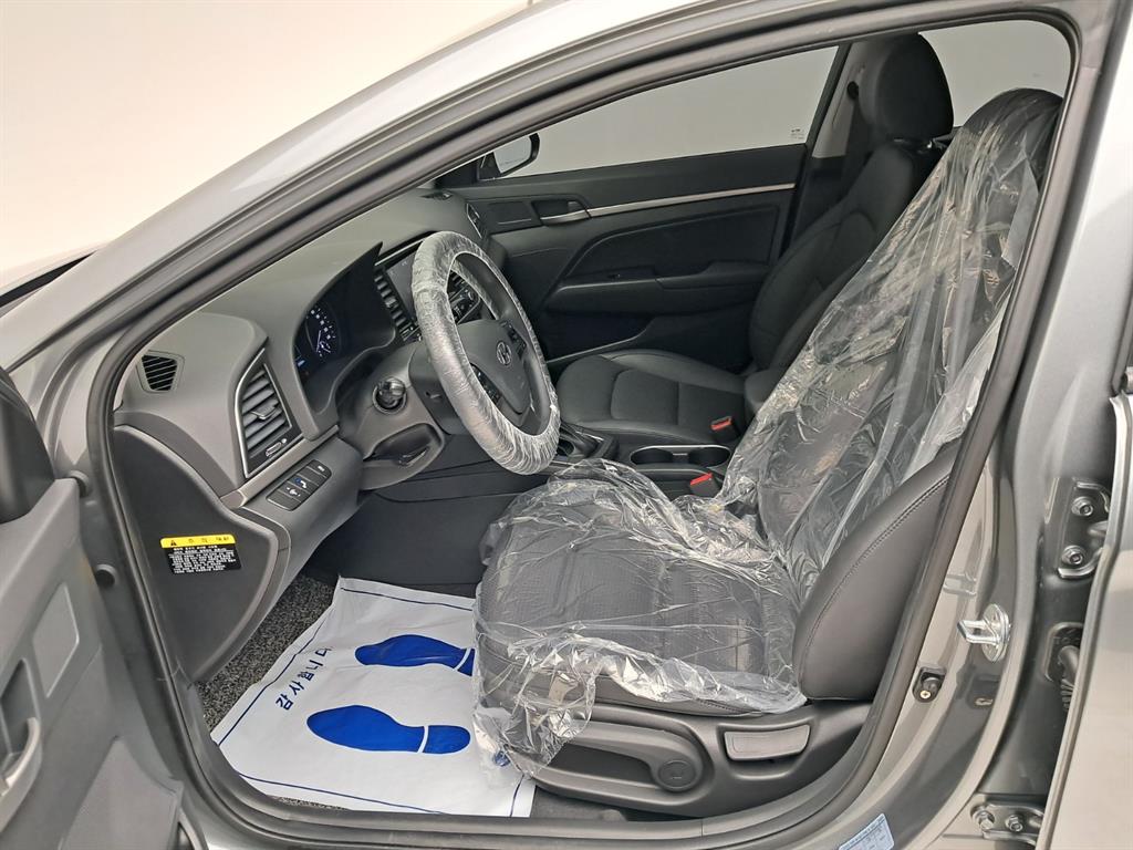 HYUNDAI Avante - Vista 11