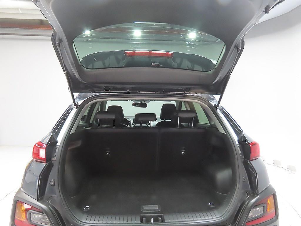 HYUNDAI Kona - Vista 9