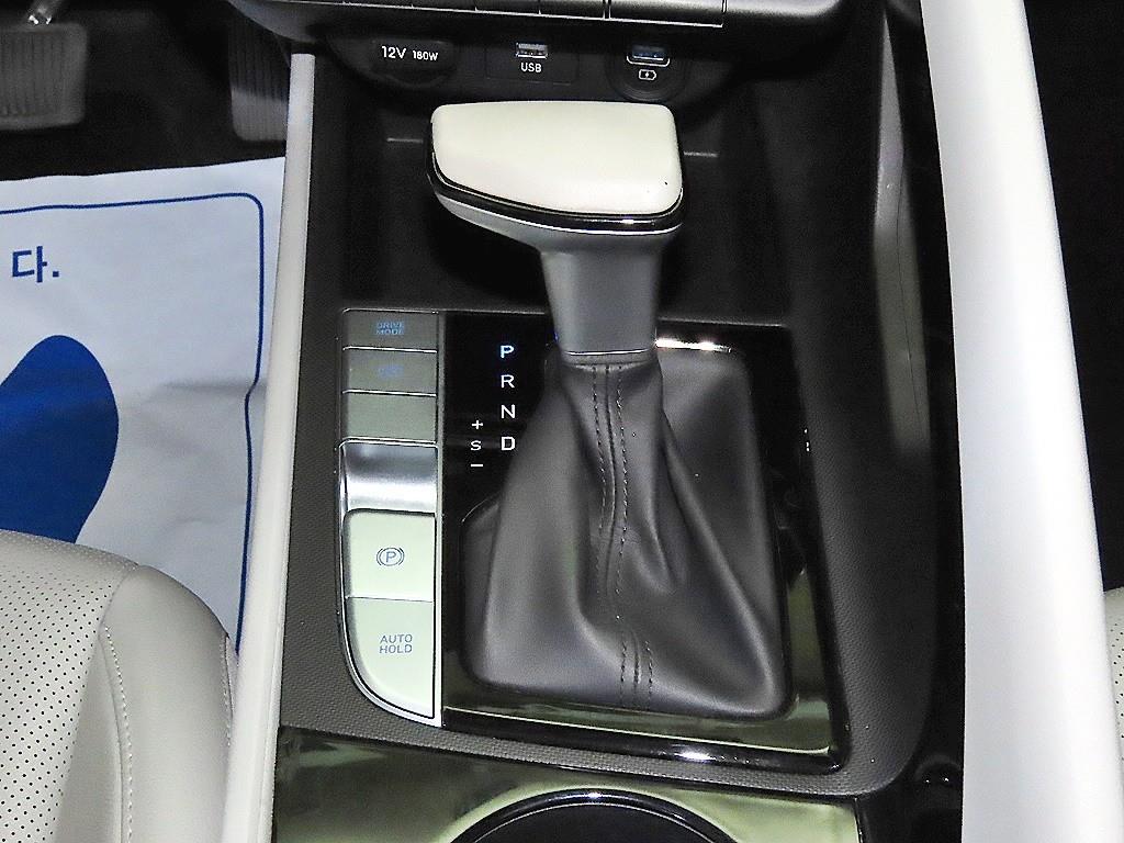 HYUNDAI Avante - Vista 12