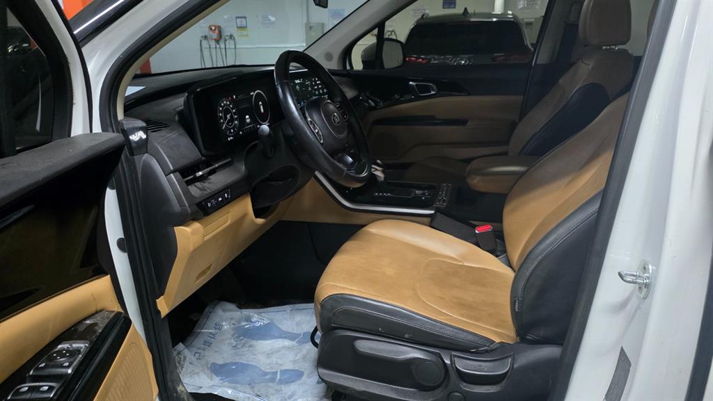 KIA Carnival - Vista 11