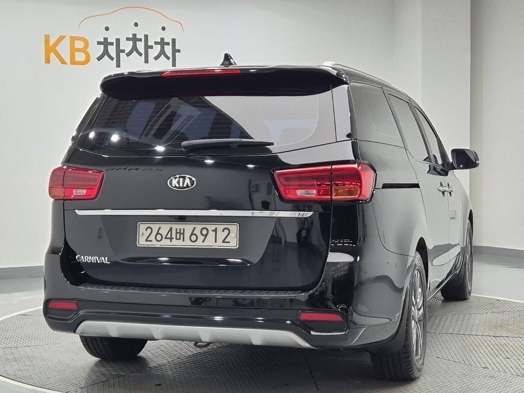 KIA Carnival - Vista 3