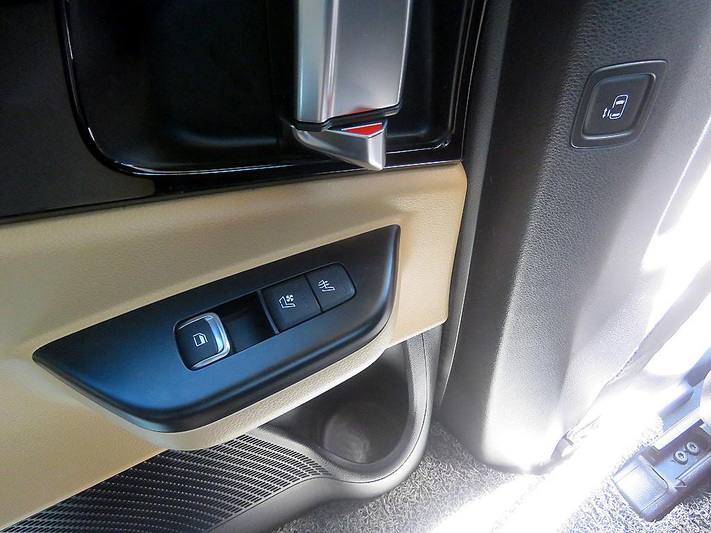KIA Carnival - Vista 9