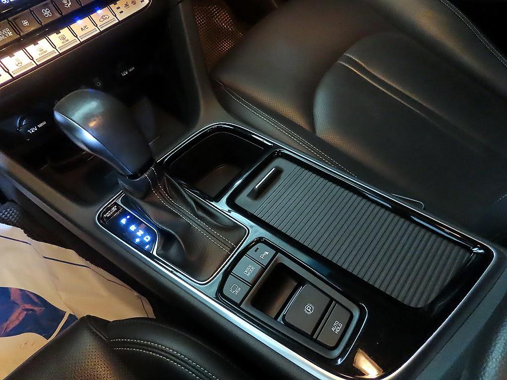 HYUNDAI Sonata - Vista 12