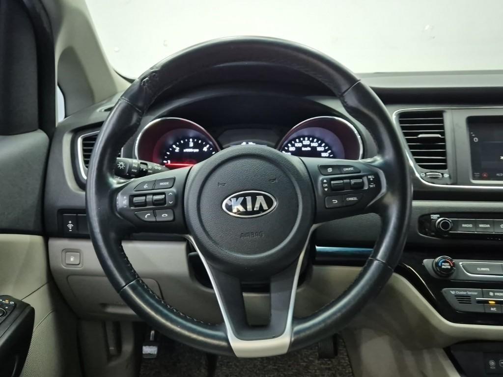 KIA Carnival - Vista 9