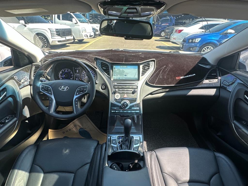 HYUNDAI Grandeur - Vista 7
