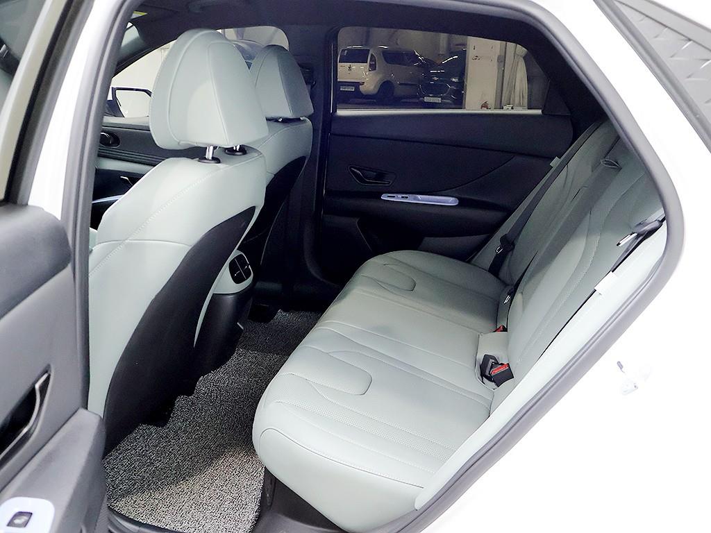 HYUNDAI Avante - Vista 12