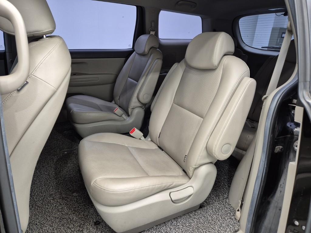 KIA Carnival - Vista 12