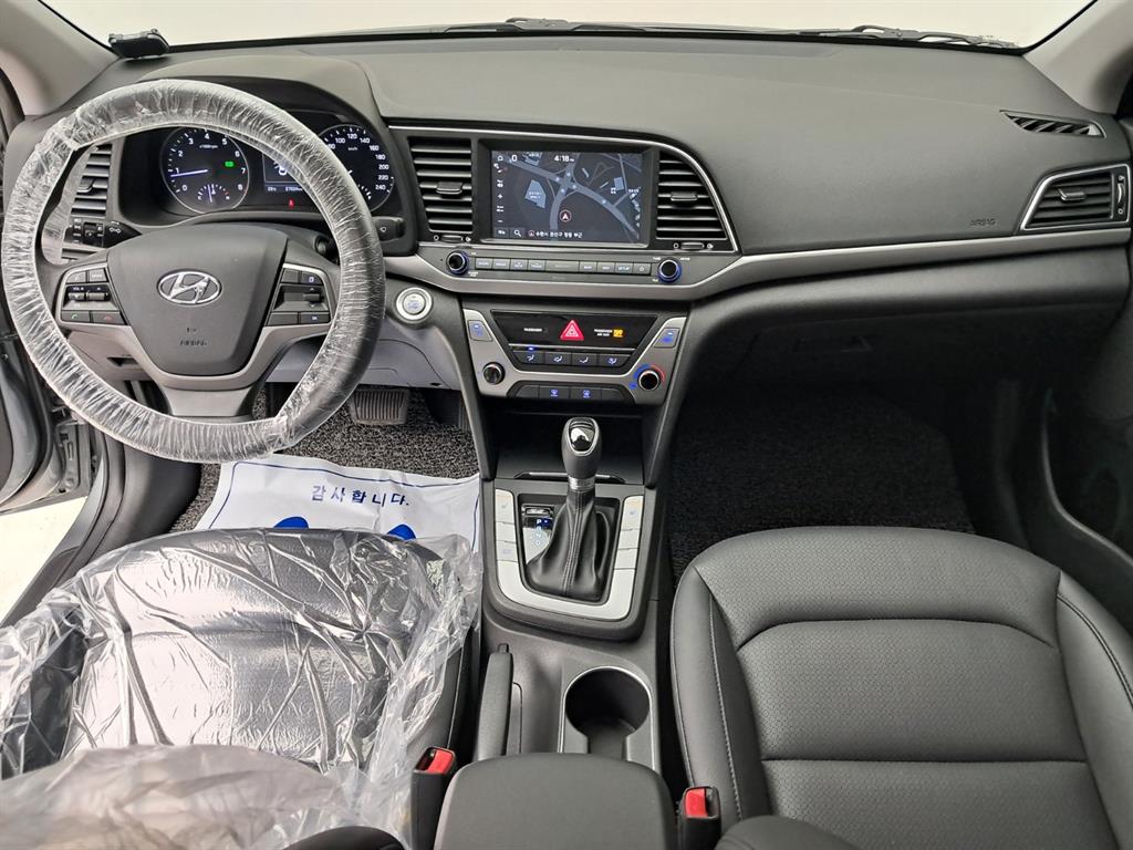 HYUNDAI Avante - Vista 6