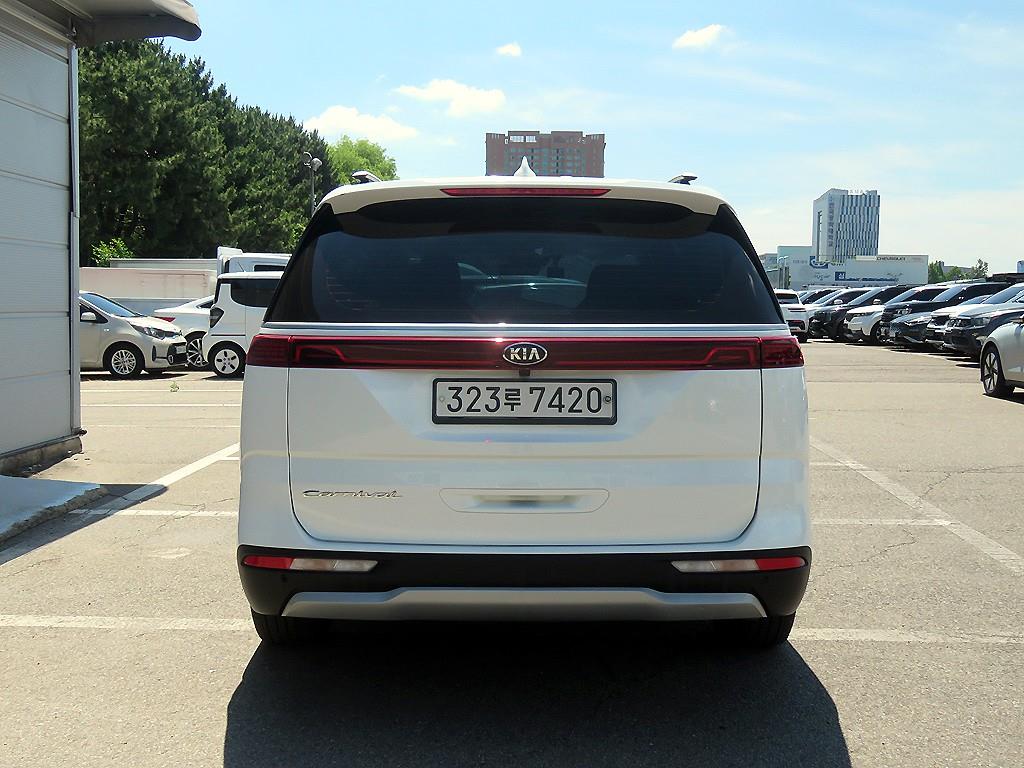 KIA Carnival - Vista 3