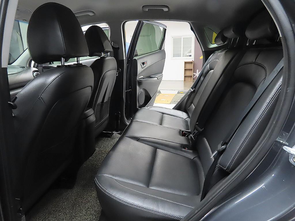 HYUNDAI Kona - Vista 10