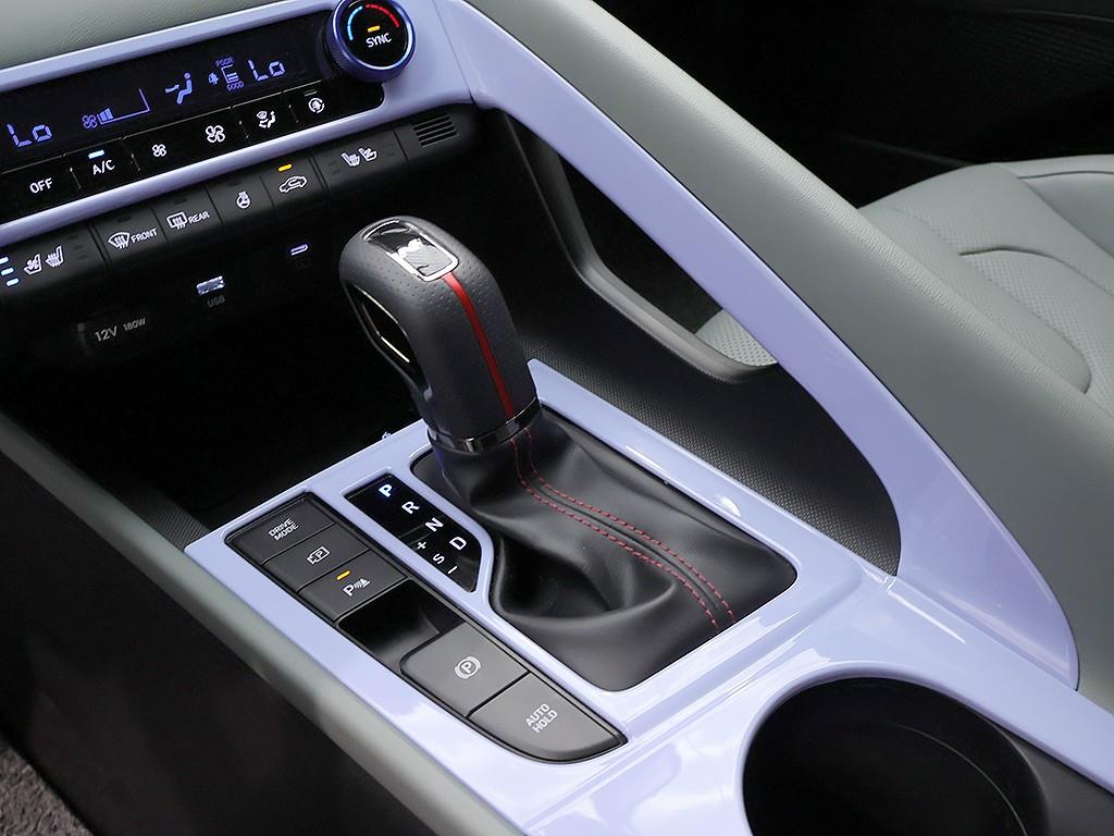 HYUNDAI Avante - Vista 10
