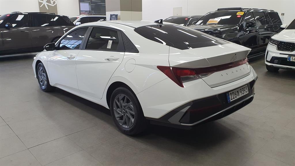 HYUNDAI Avante - Vista 4