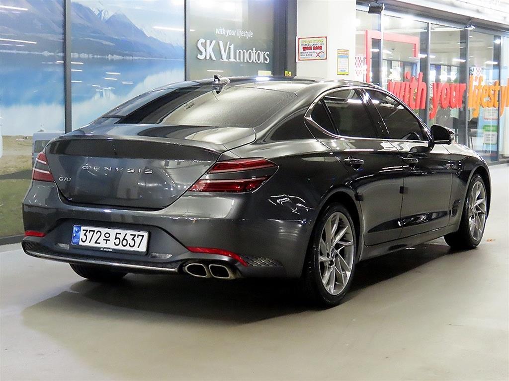 Genesis G70 - Vista 4