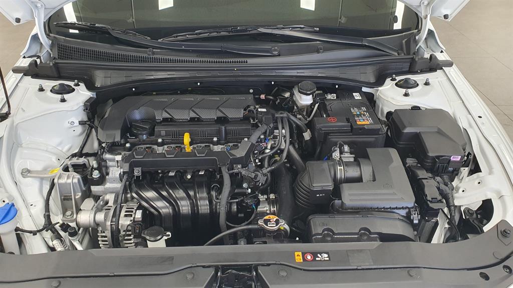 HYUNDAI Avante - Vista 6