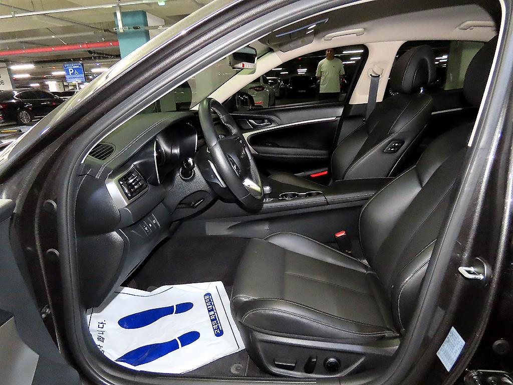 Genesis G70 - Vista 6