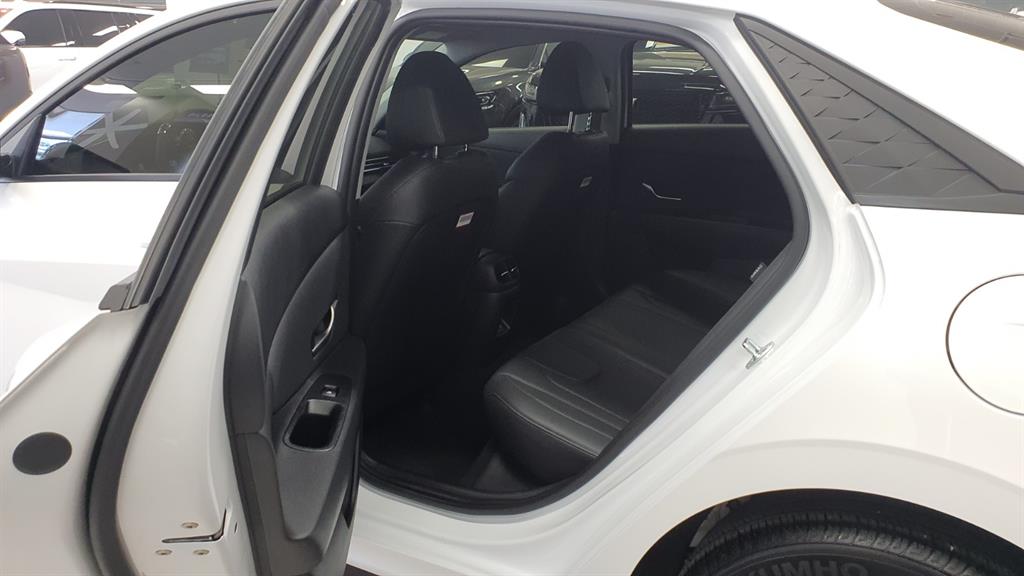 HYUNDAI Avante - Vista 7