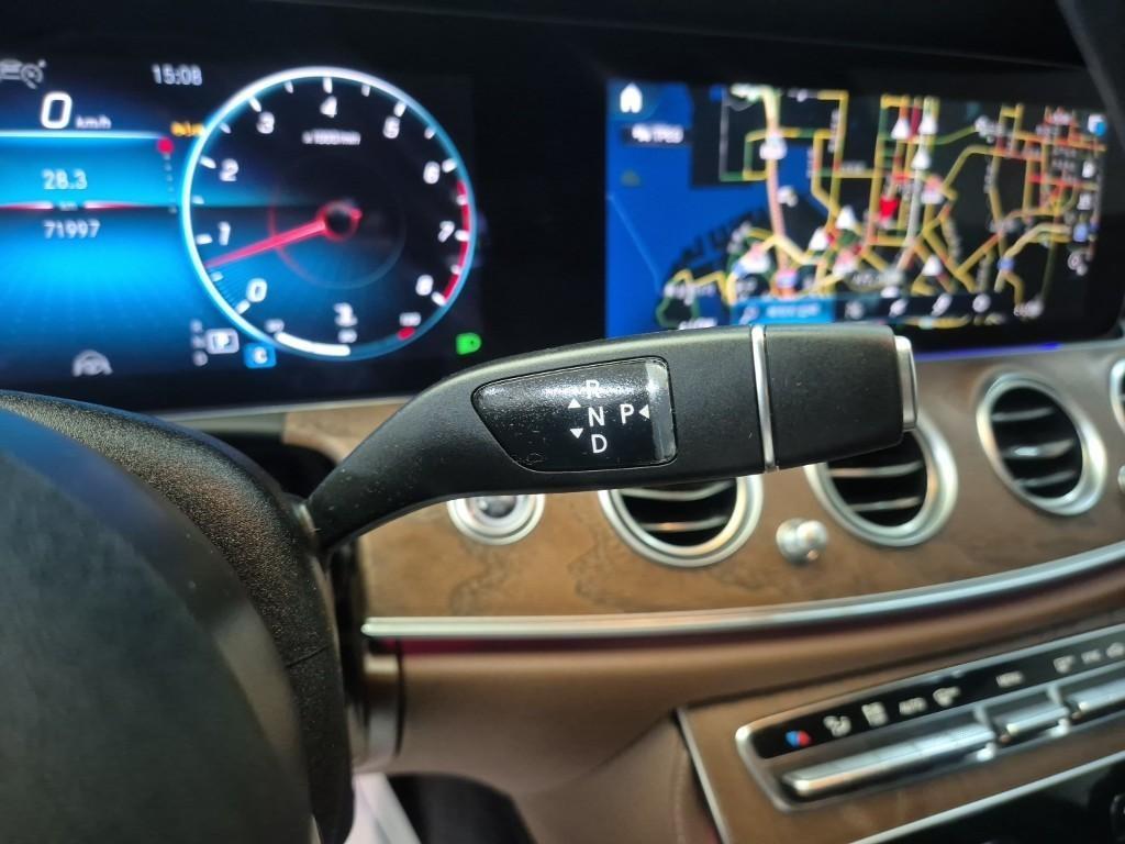Mercedes Benz E class - Vista 8