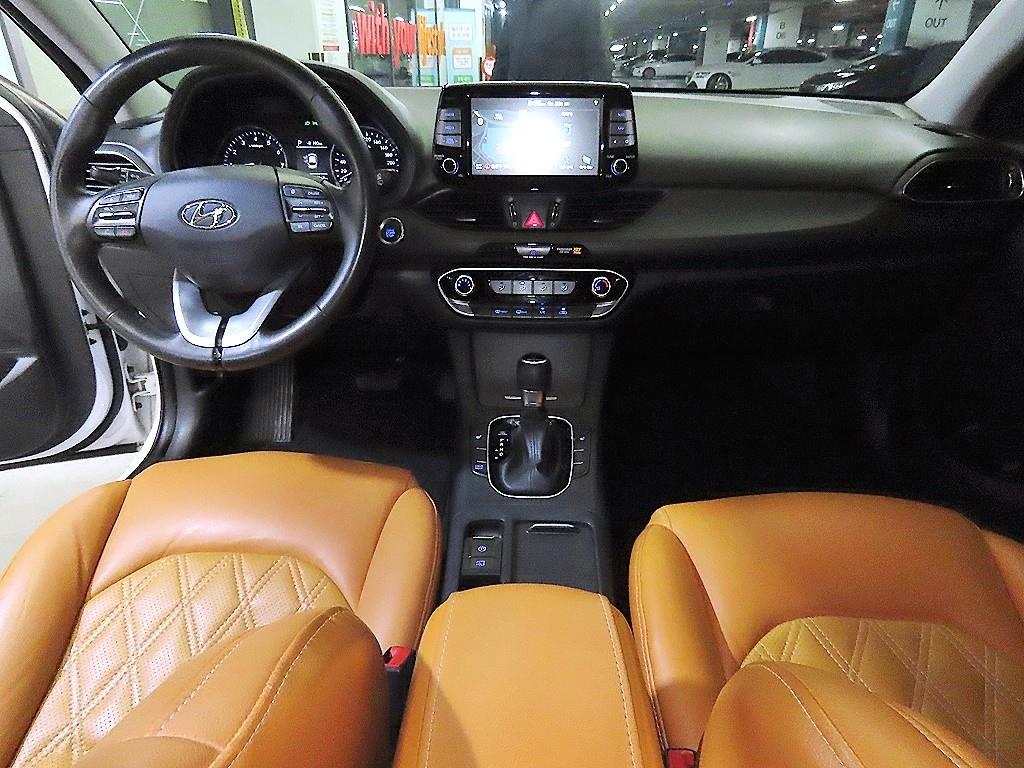 HYUNDAI i30 - Vista 10