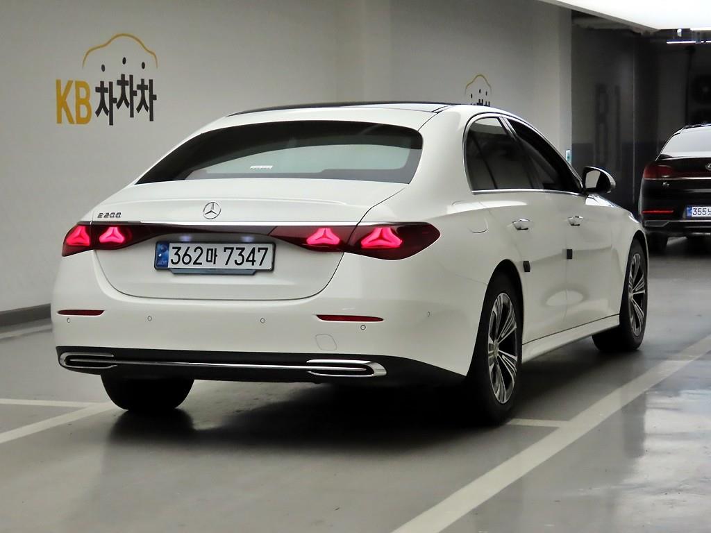 Mercedes Benz E class - Vista 4