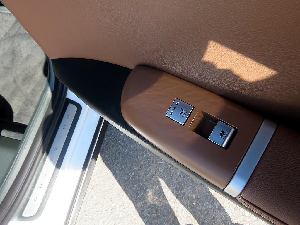 HYUNDAI Grandeur - Vista 9