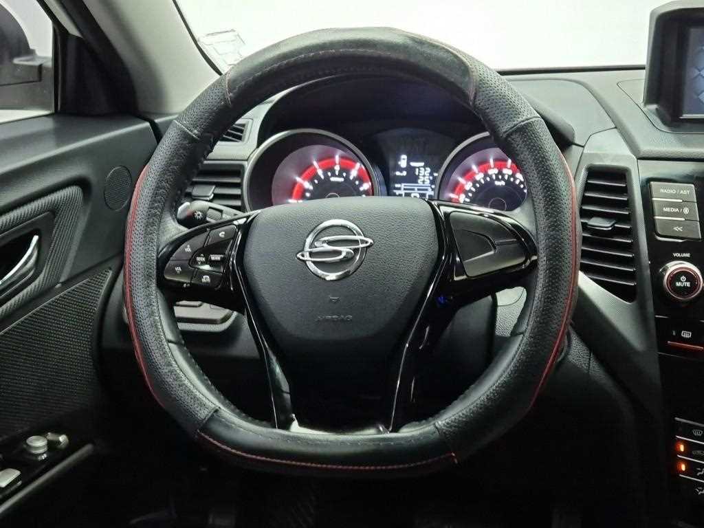 Ssangyong Tivoli - Vista 9