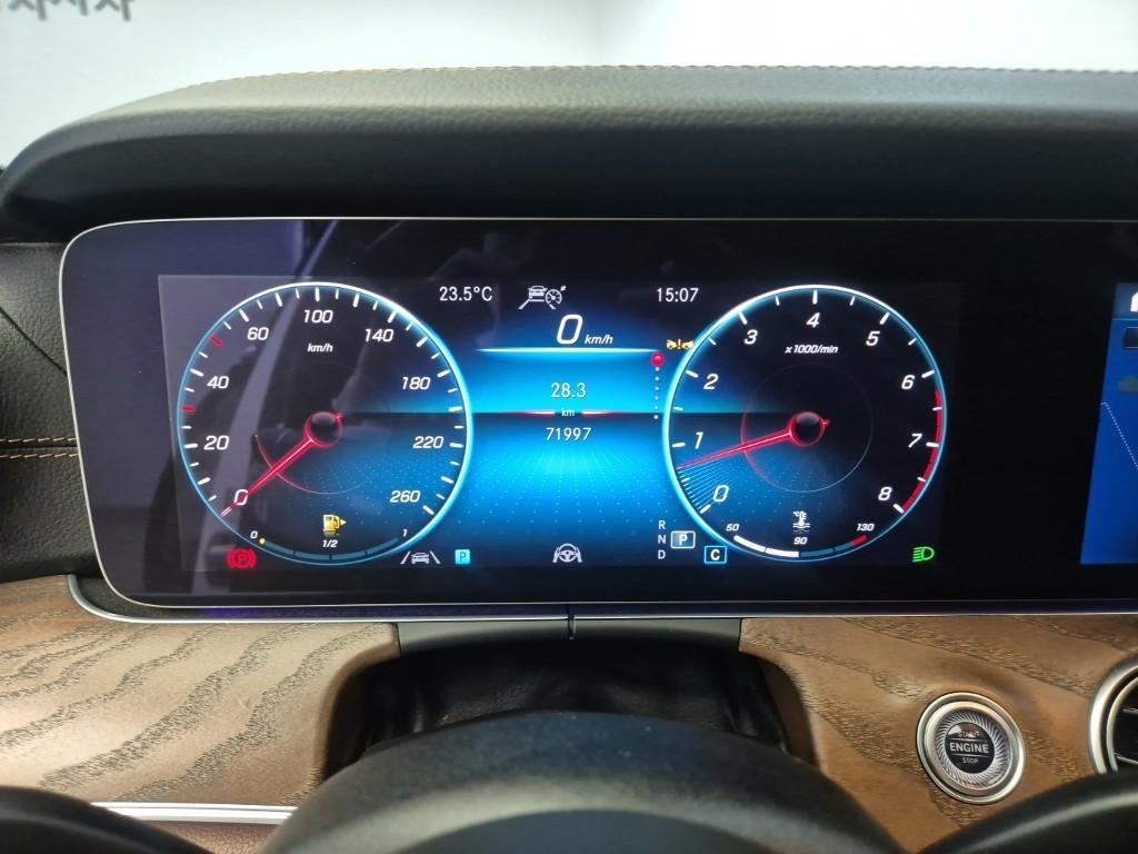 Mercedes Benz E class - Vista 6