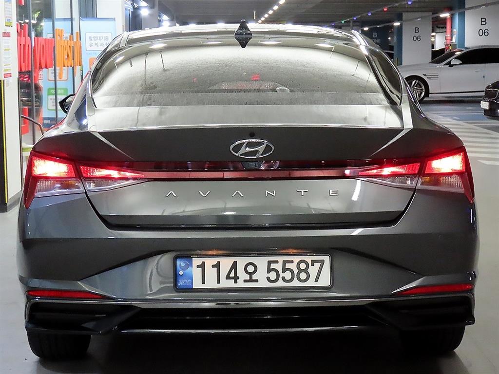 HYUNDAI Avante - Vista 5