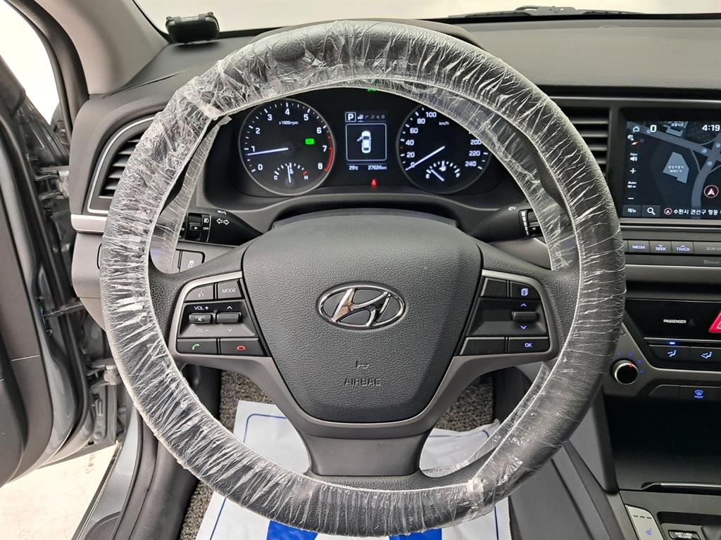 HYUNDAI Avante - Vista 7