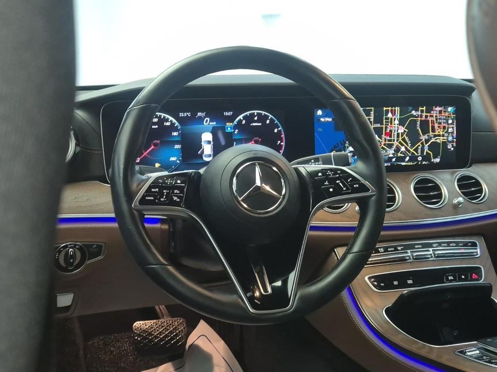 Mercedes Benz E class - Vista 9