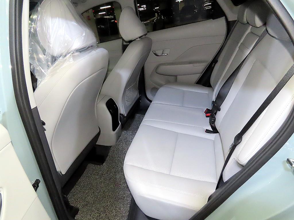 HYUNDAI Kona - Vista 7